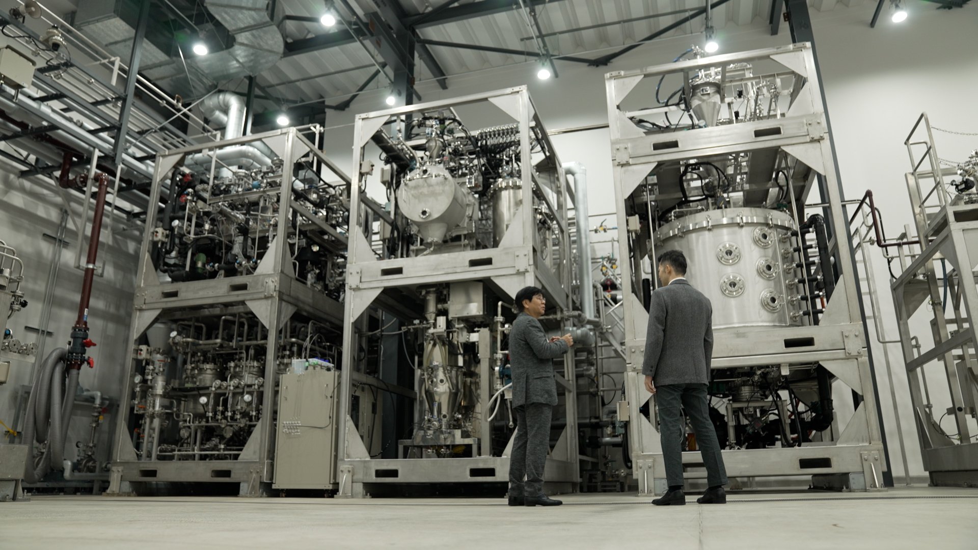 写真2 本プロジェクトで開発された連続生産設備「iFactory®」.jpg