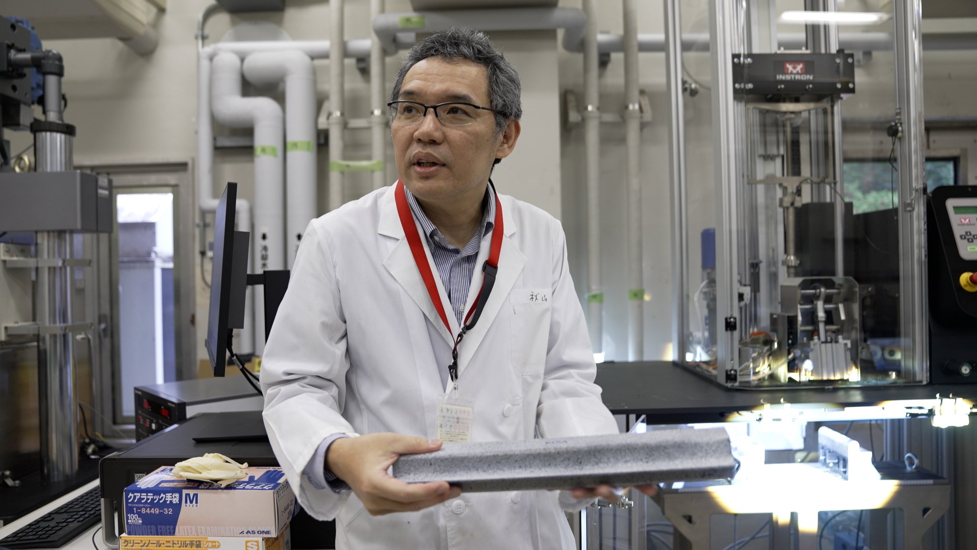 写真7 国立研究開発法人　産業技術総合研究所 材料基盤研究部門　秋山陽久さん.jpg