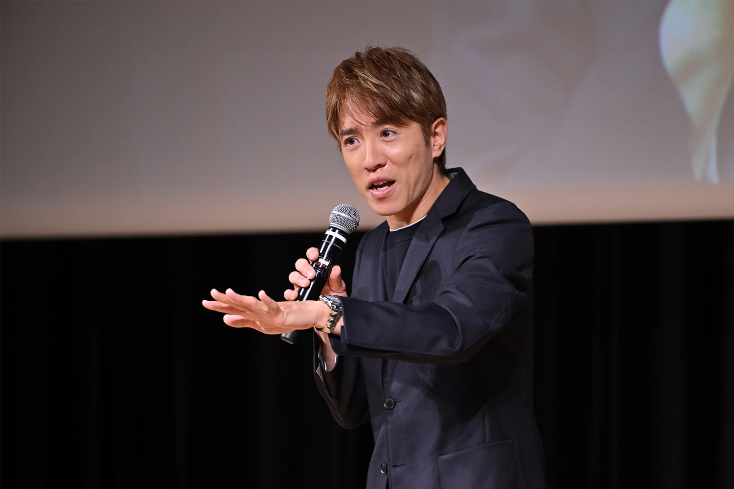 オープニングセッションで挨拶をする村上信五さん