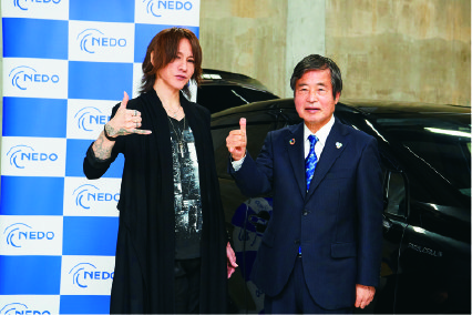 SUGIZO氏と石塚理事長の写真